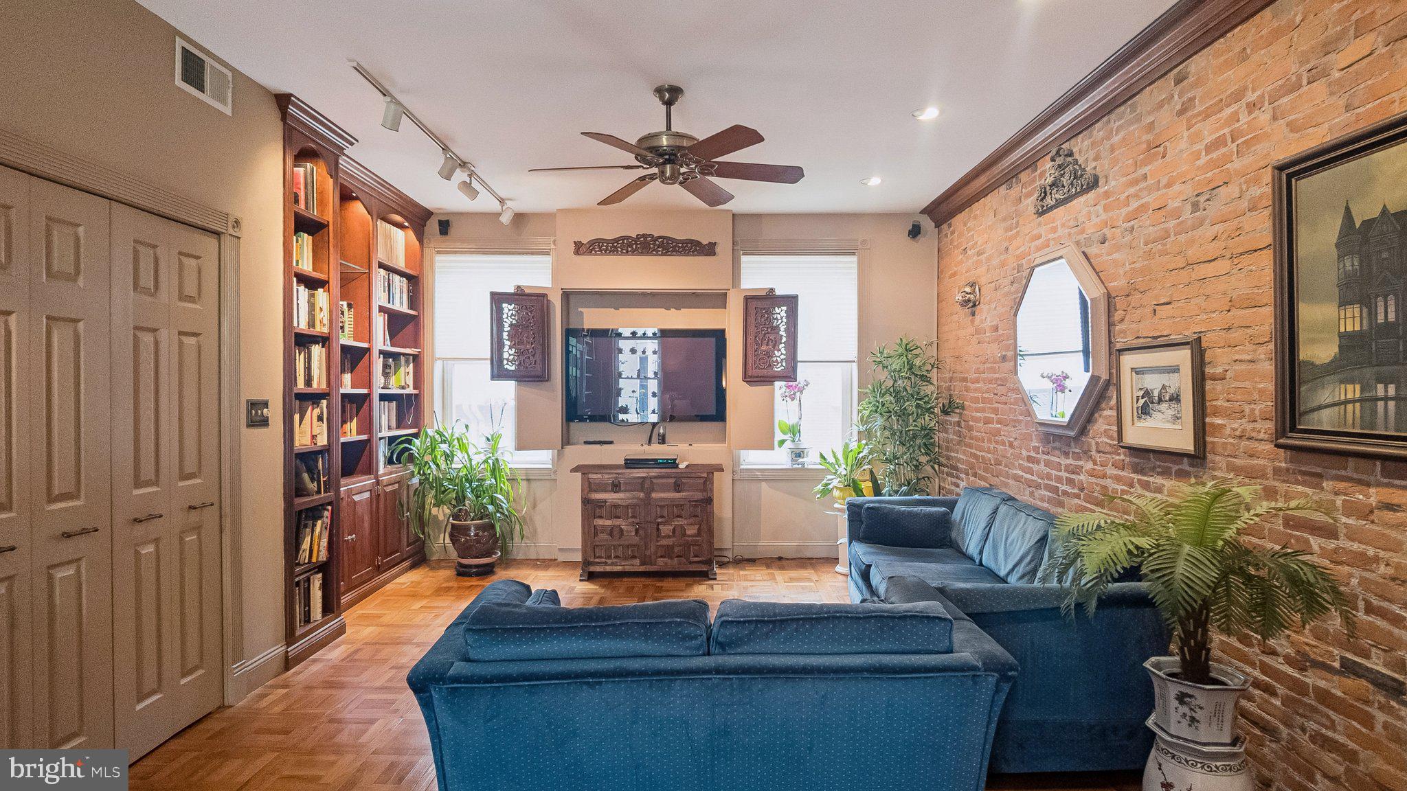 LOGAN SQUARE - Residential