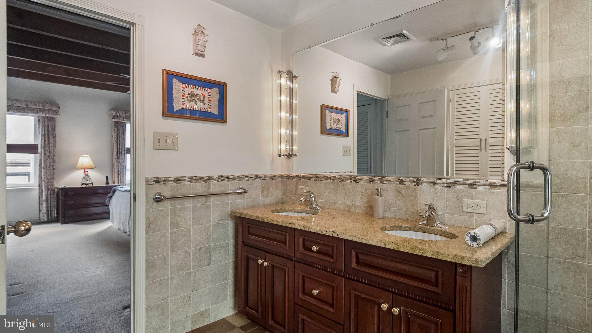 LOGAN SQUARE - Residential