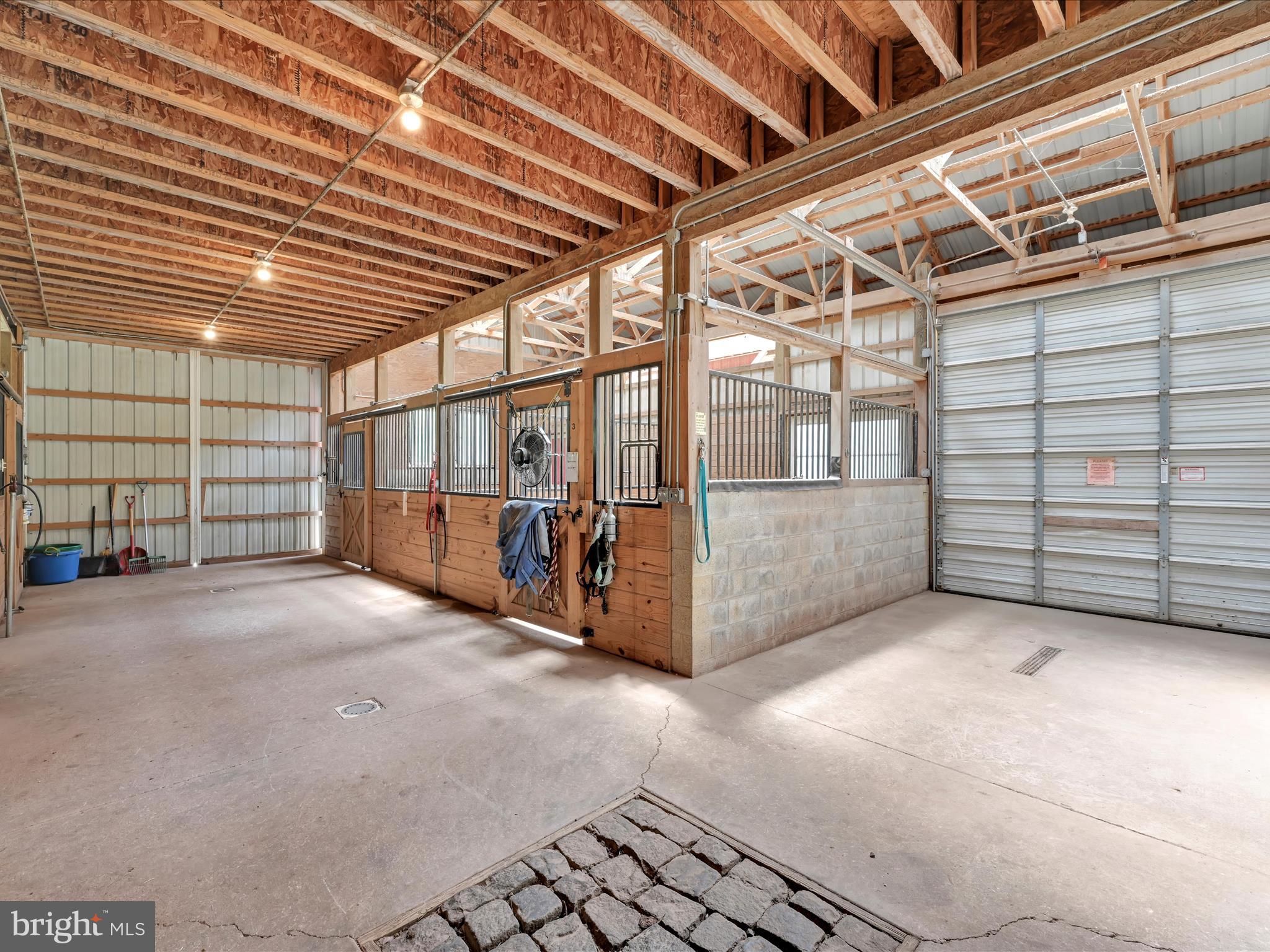 BRECKNOCK TWP - Farm