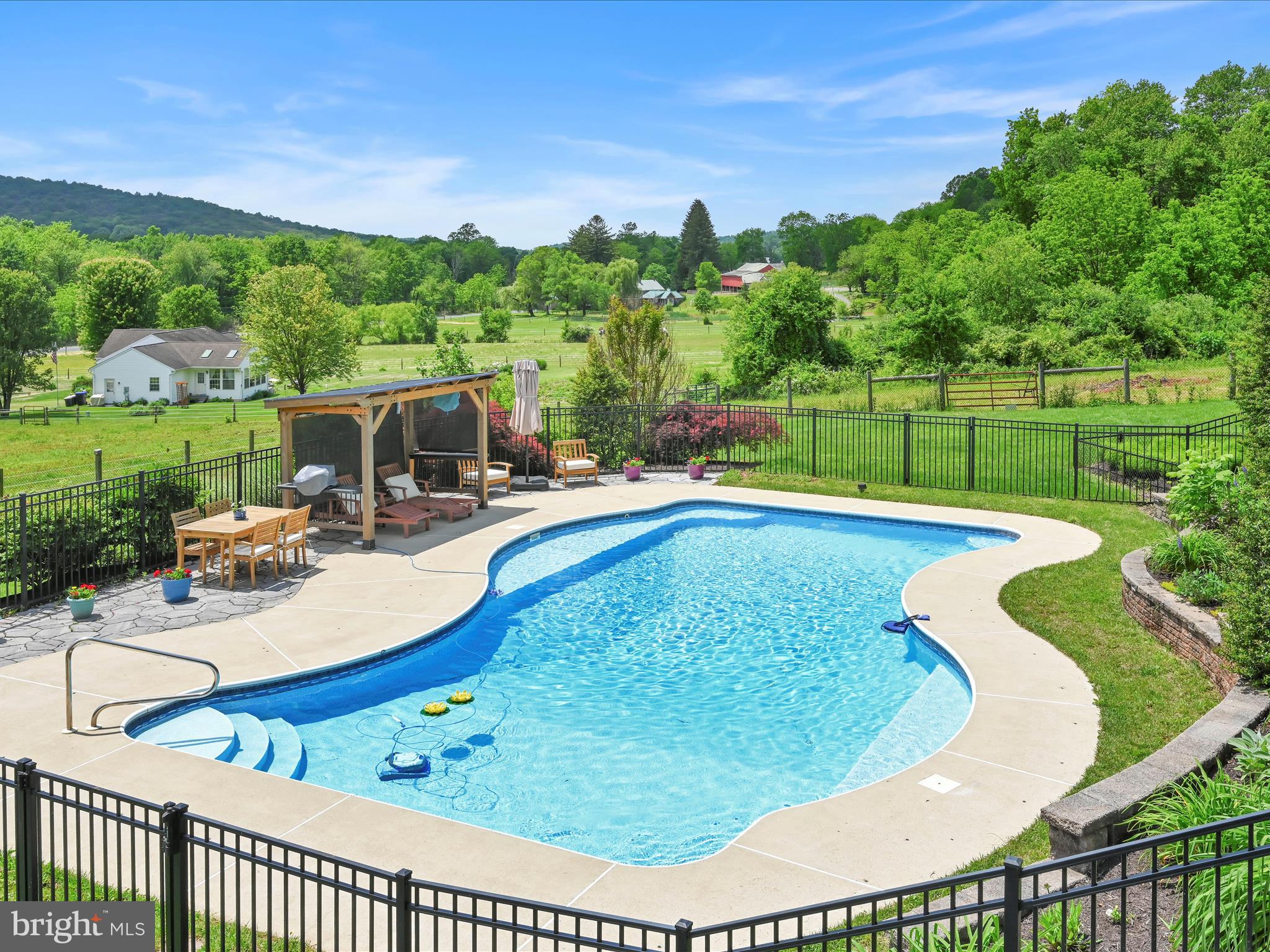 BRECKNOCK TWP - Farm