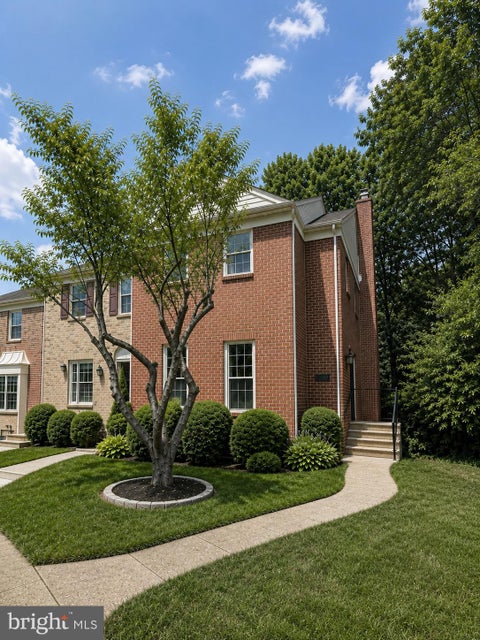Townhouse For Sale - 9735 Lakepointe Drive<br/> Fairfax County, BURKE, VA 22015