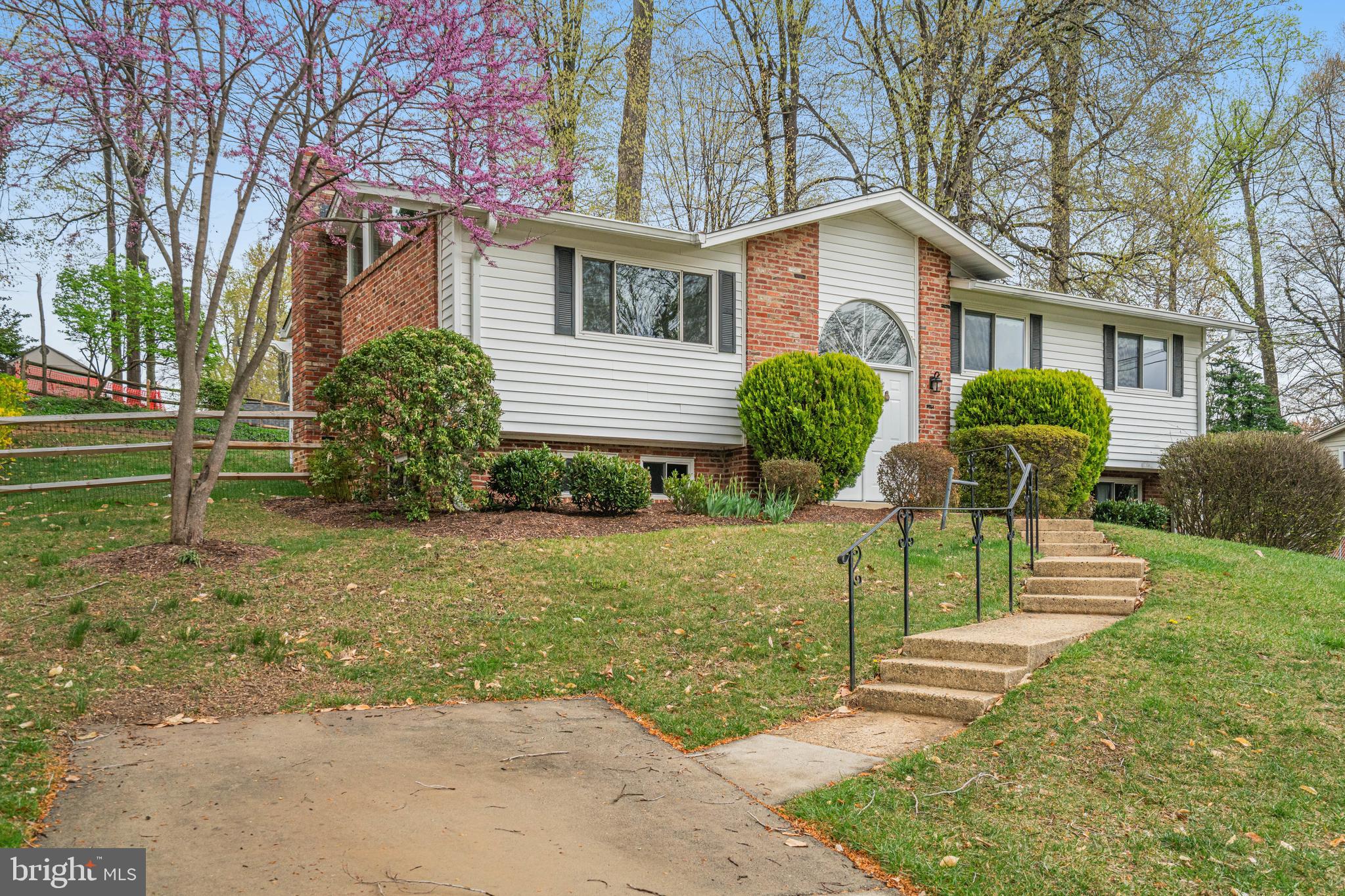 8618 KENILWORTH DRIVE