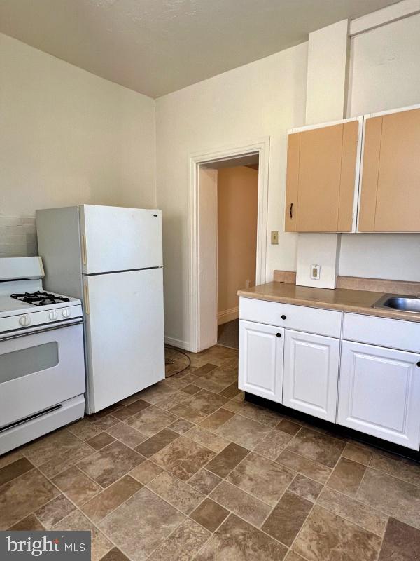 322 ROOSEVELT AVENUE 1ST FL