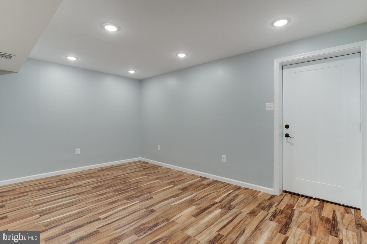 OAK CREST - Residential