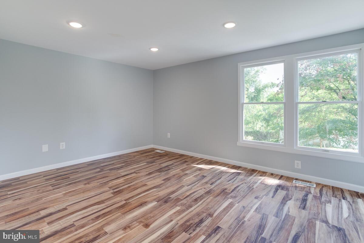 OAK CREST - Residential