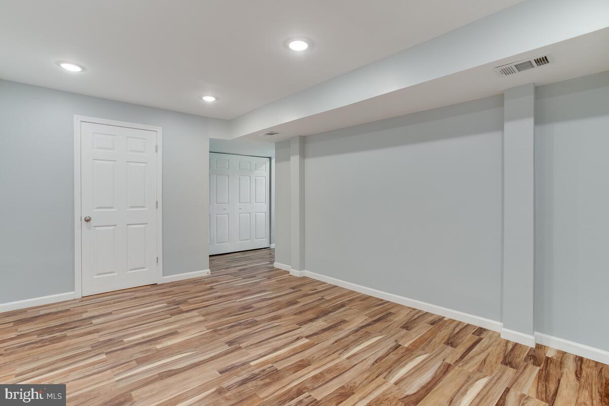 OAK CREST - Residential