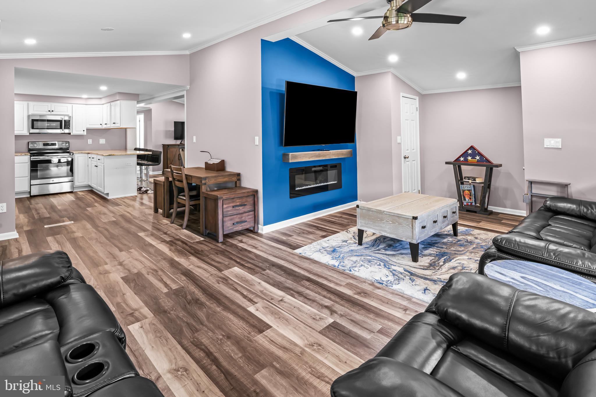 542 IVY COURT