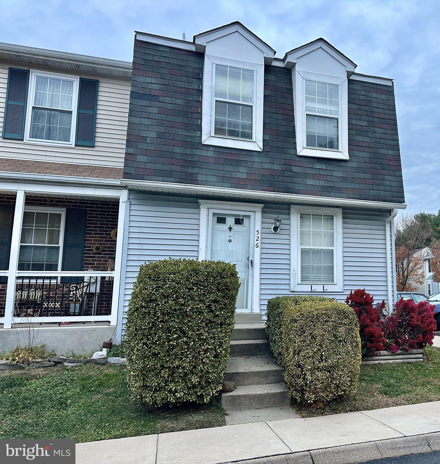 526 PARK MANOR CIR 1