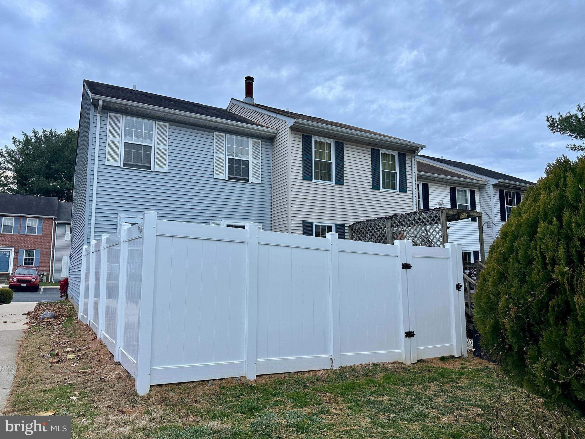 526 PARK MANOR CIR 1