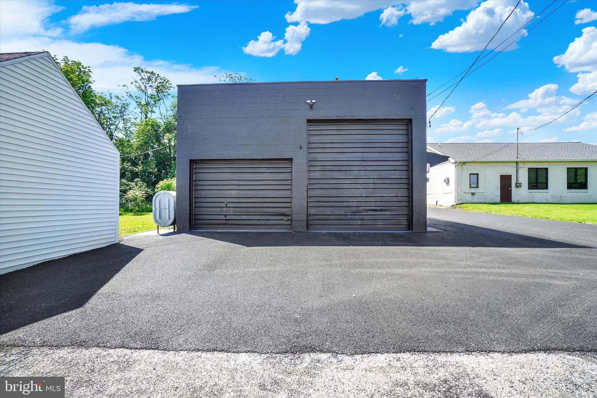 1231 W LOCUST STREET