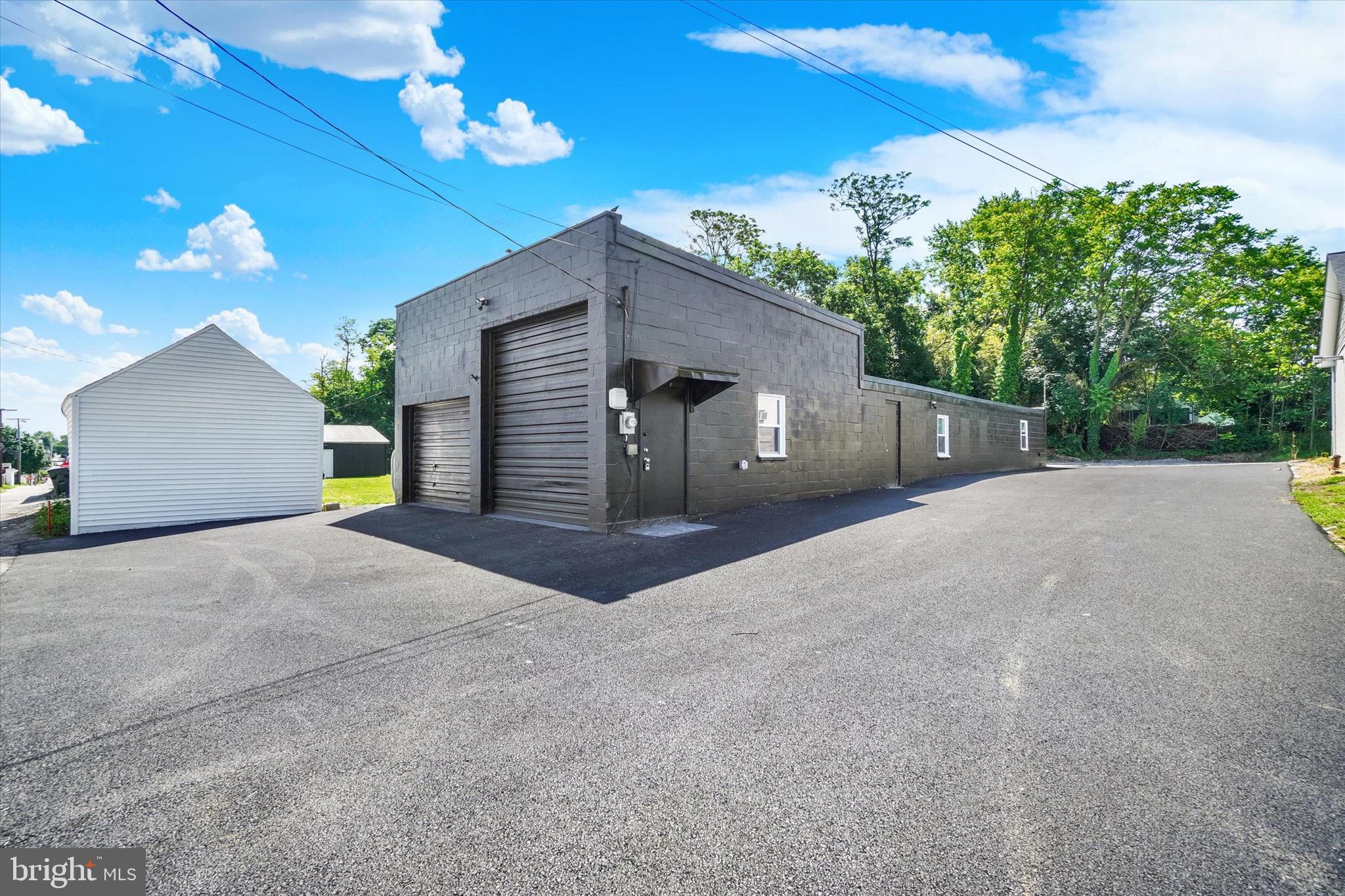 1231 W LOCUST STREET