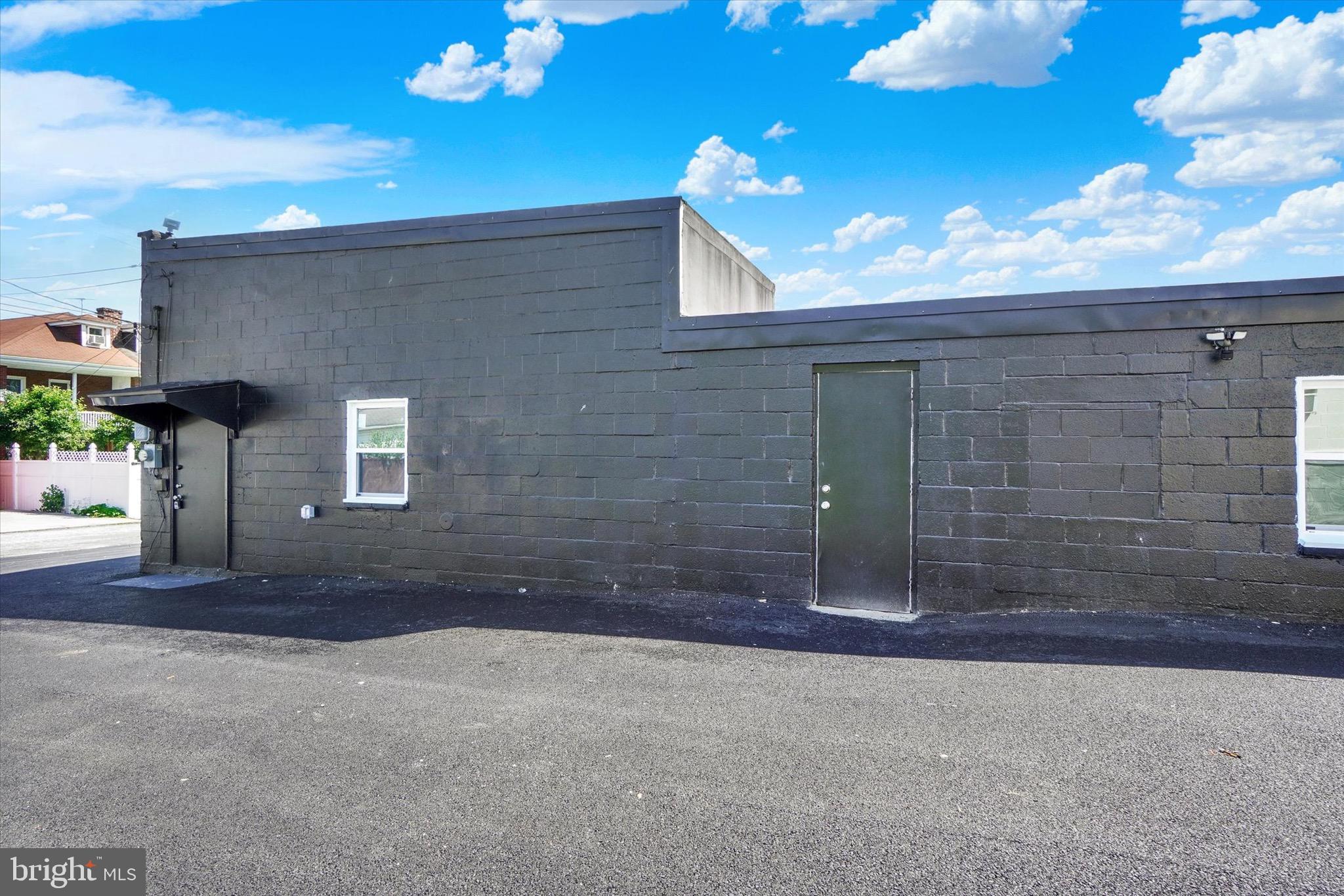 1231 W LOCUST STREET