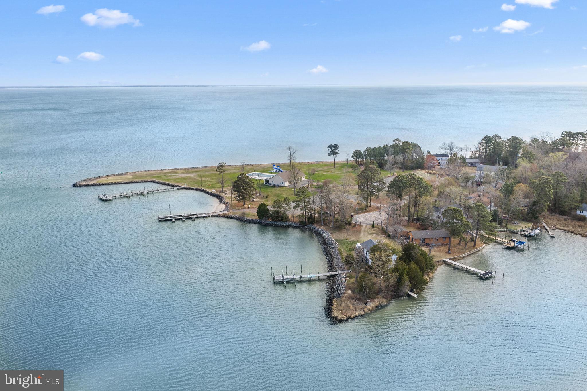 BAY QUARTER SHORES - Residential