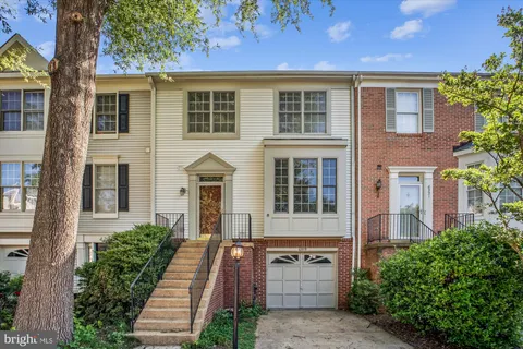 6319 Franconia Commons Drive, Alexandria, VA MLS: VAFX2239380
