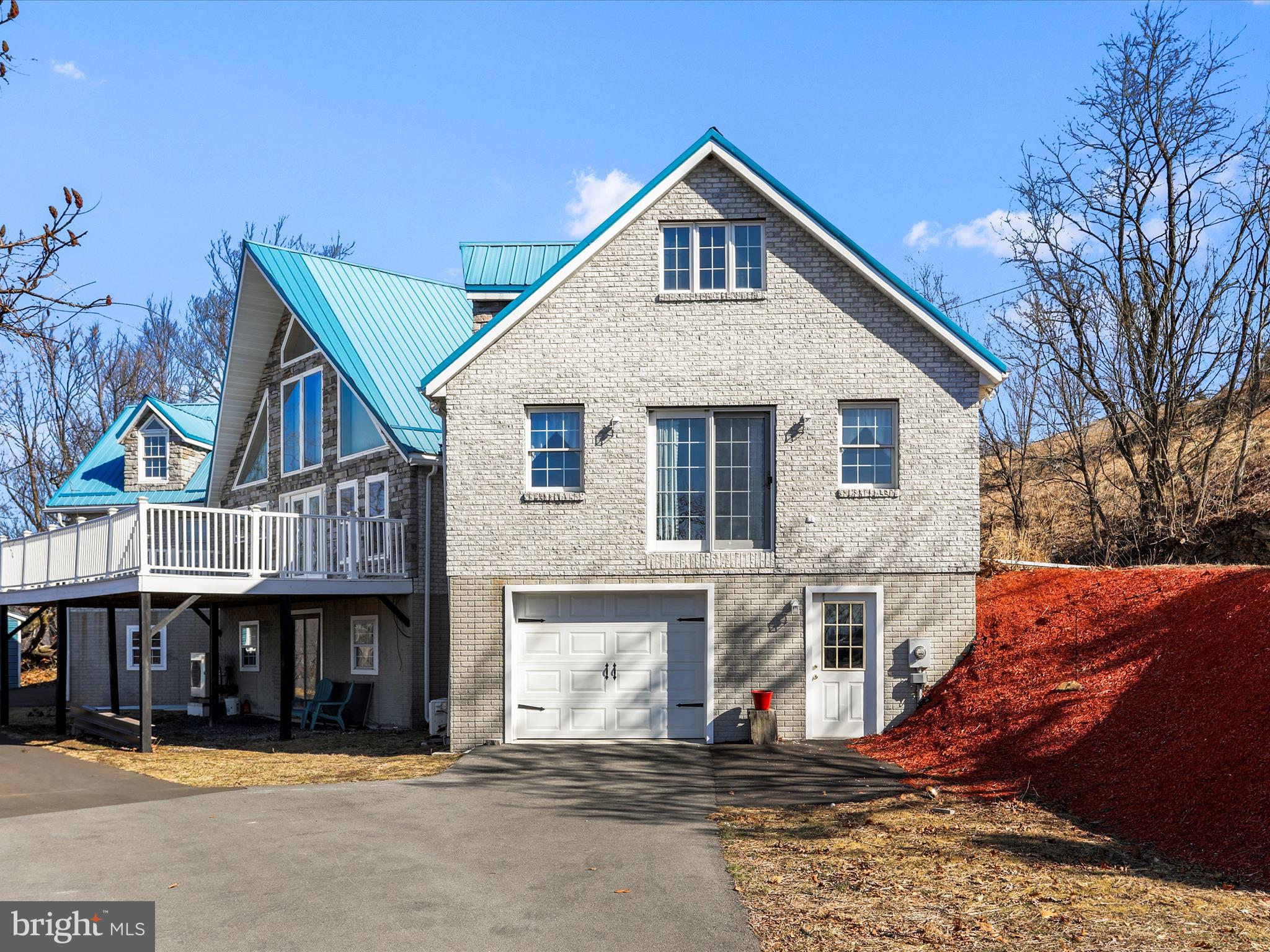 THE PINNACLE - Residential