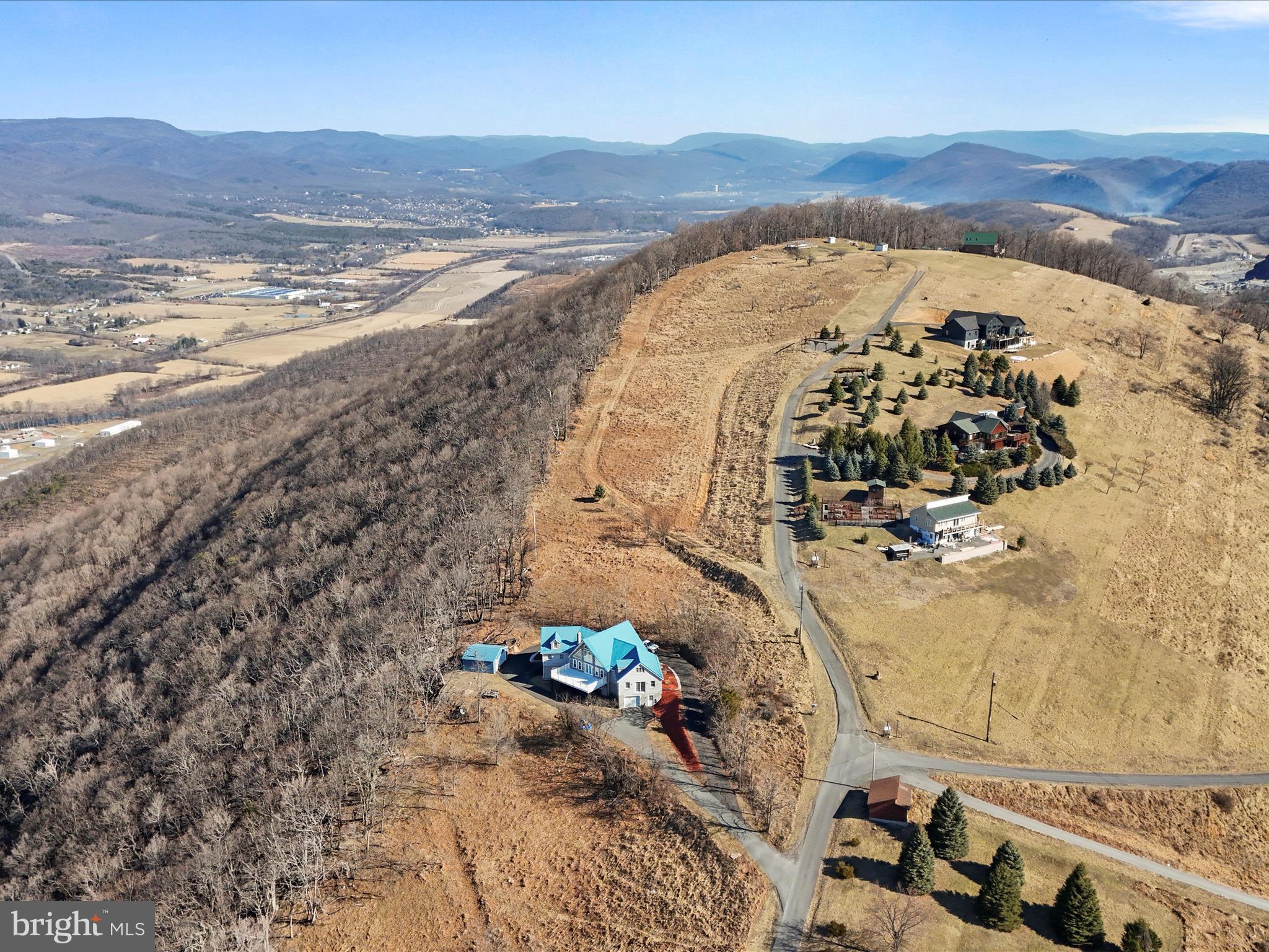 THE PINNACLE - Residential