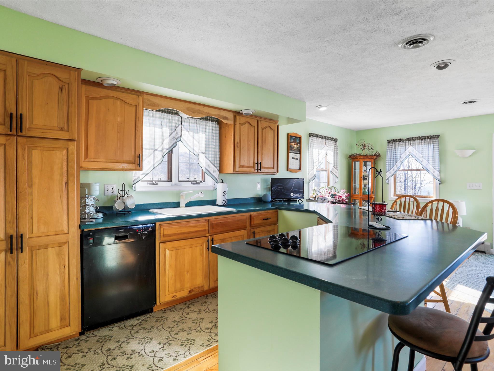 THE PINNACLE - Residential