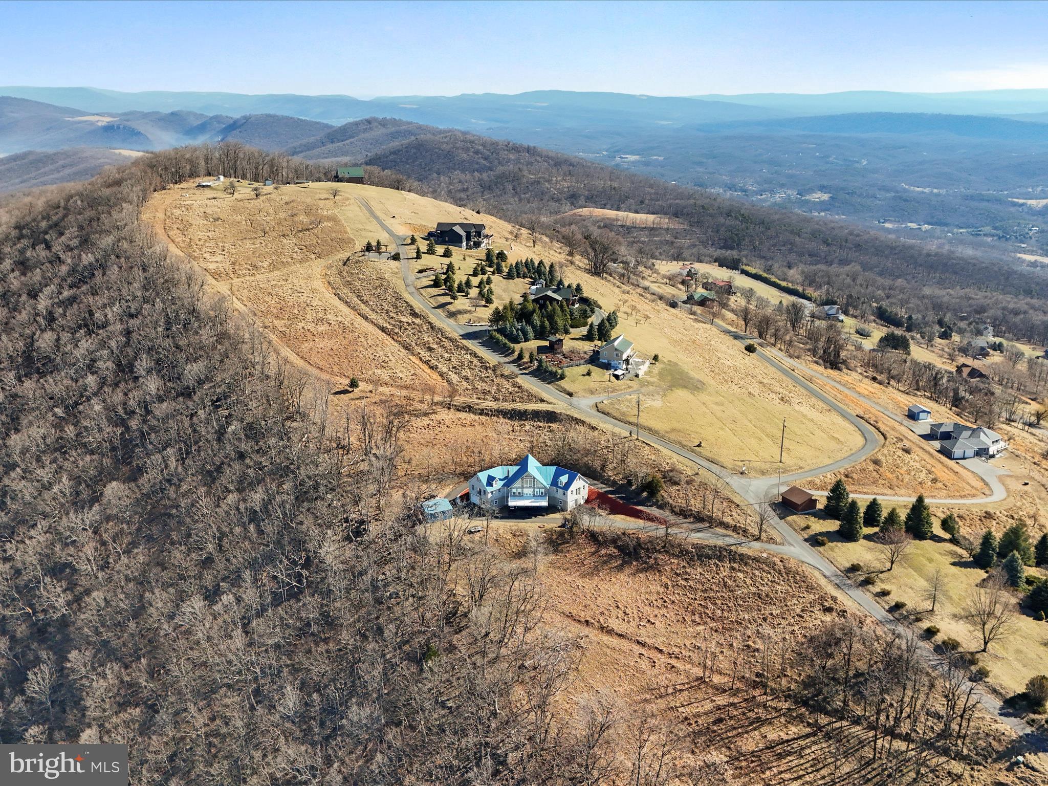 THE PINNACLE - Residential