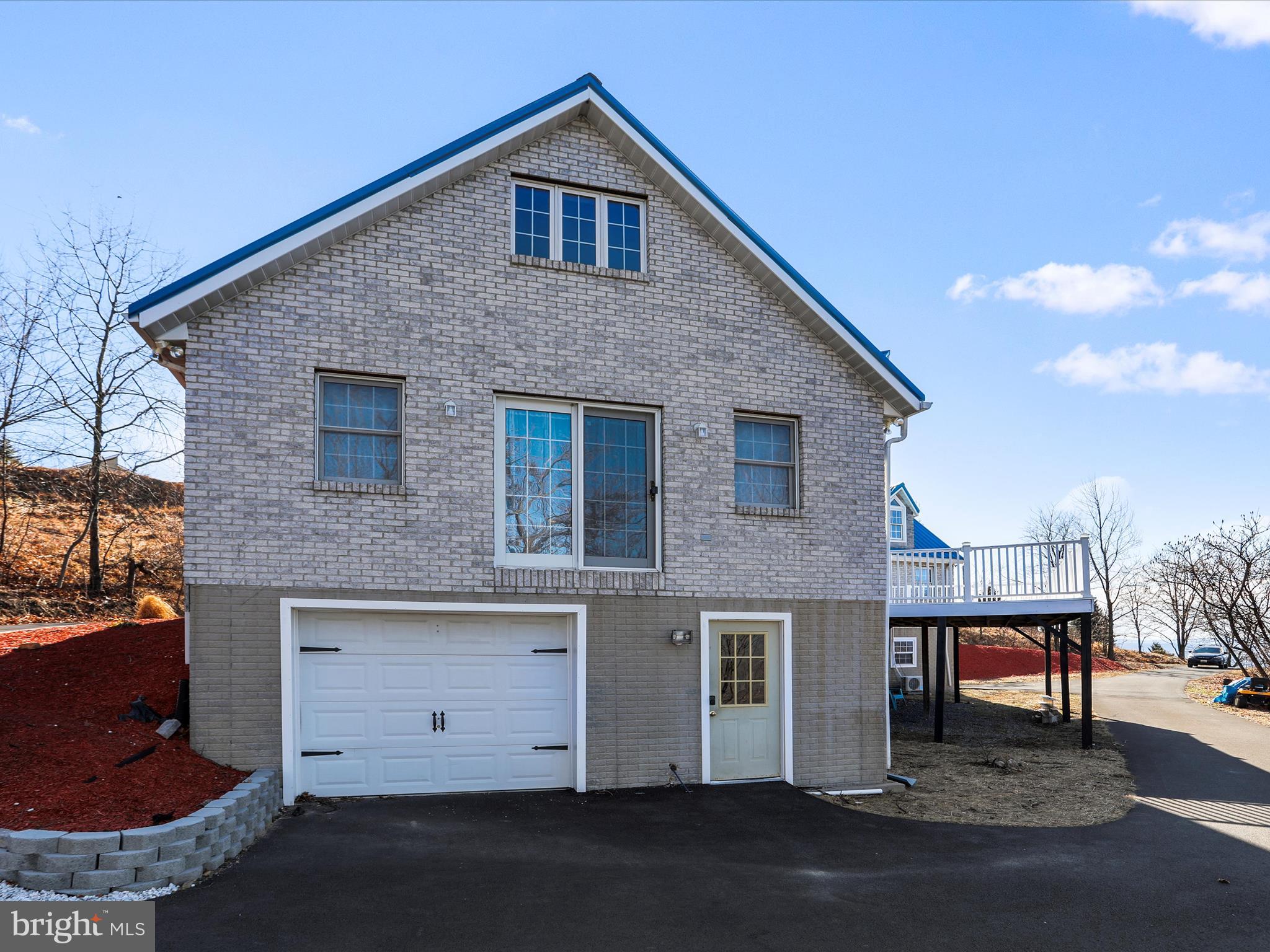 THE PINNACLE - Residential