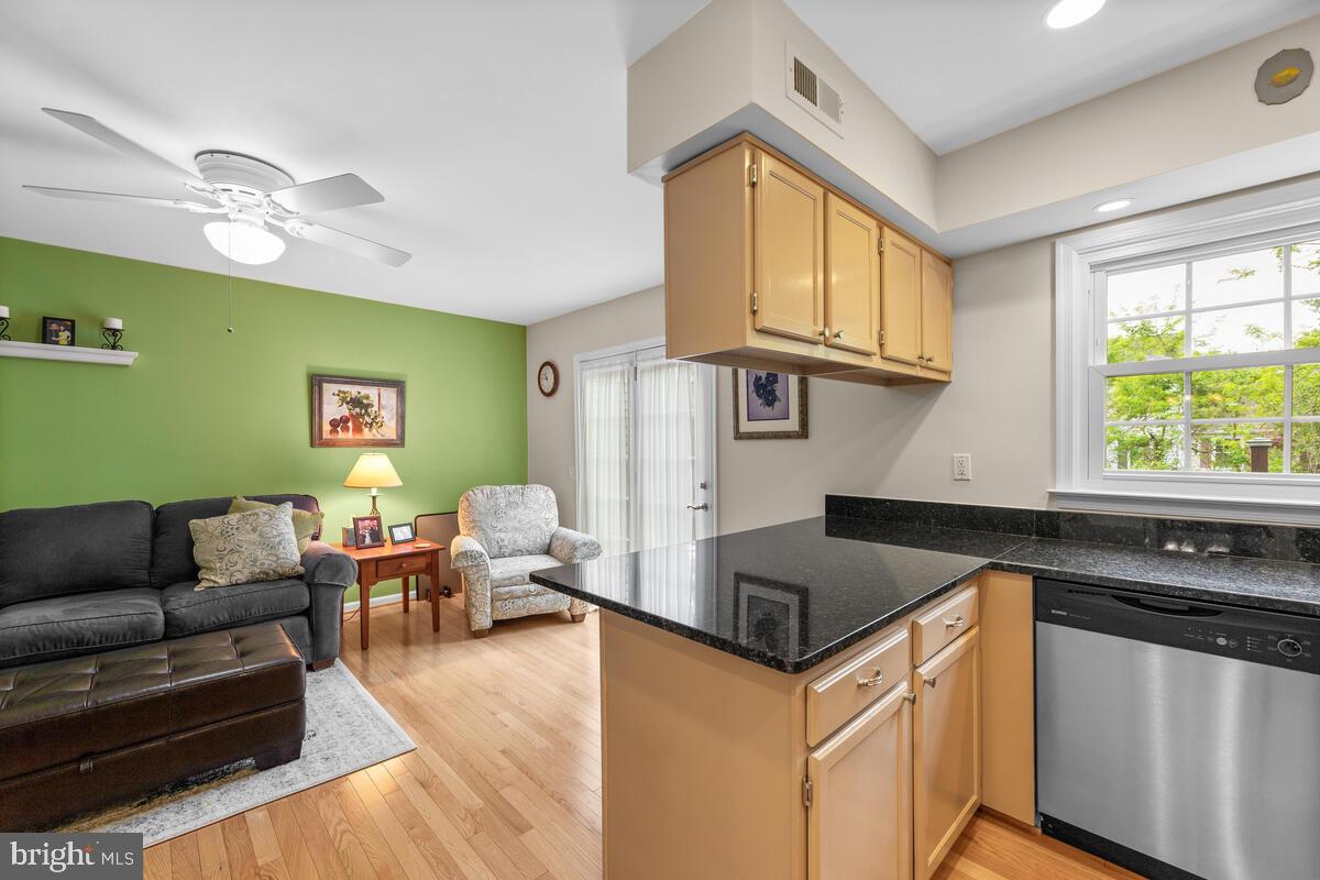 DUMONT OAKS - Residential