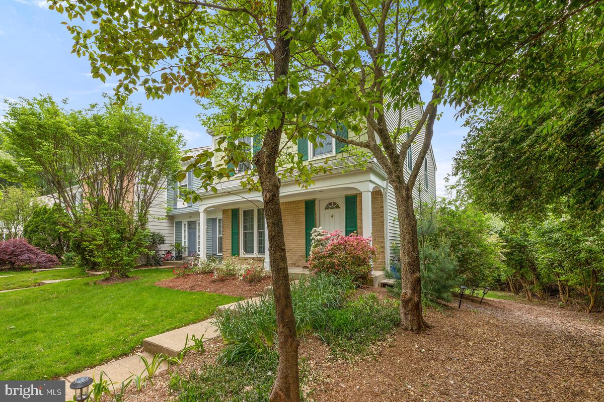 DUMONT OAKS - Residential