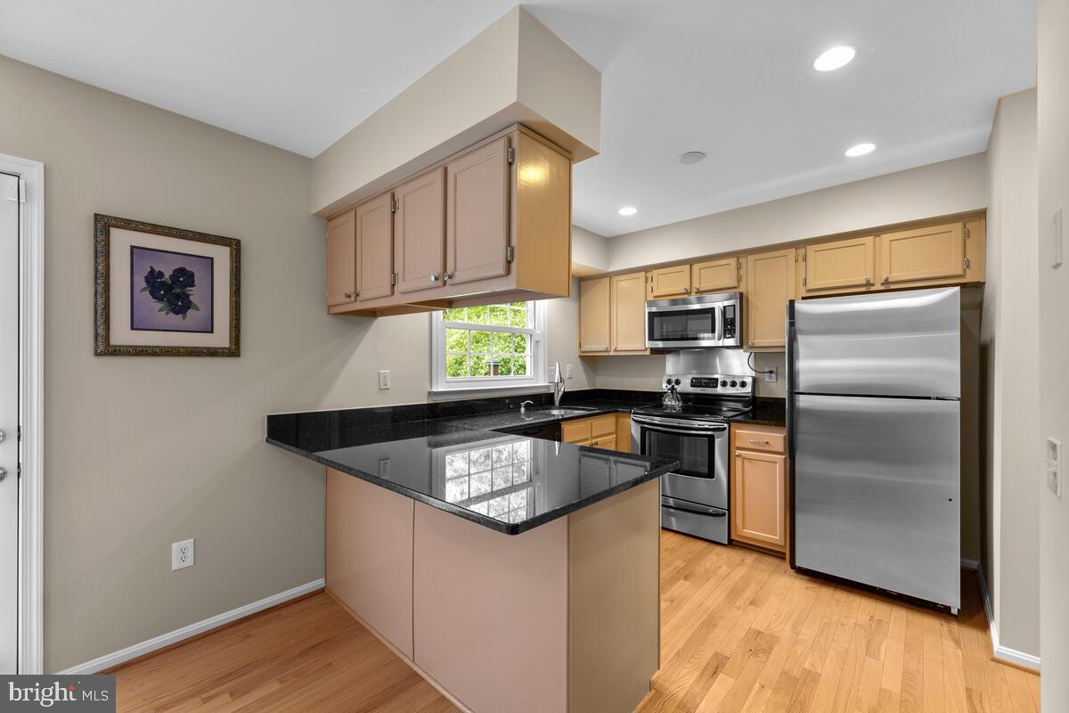 DUMONT OAKS - Residential