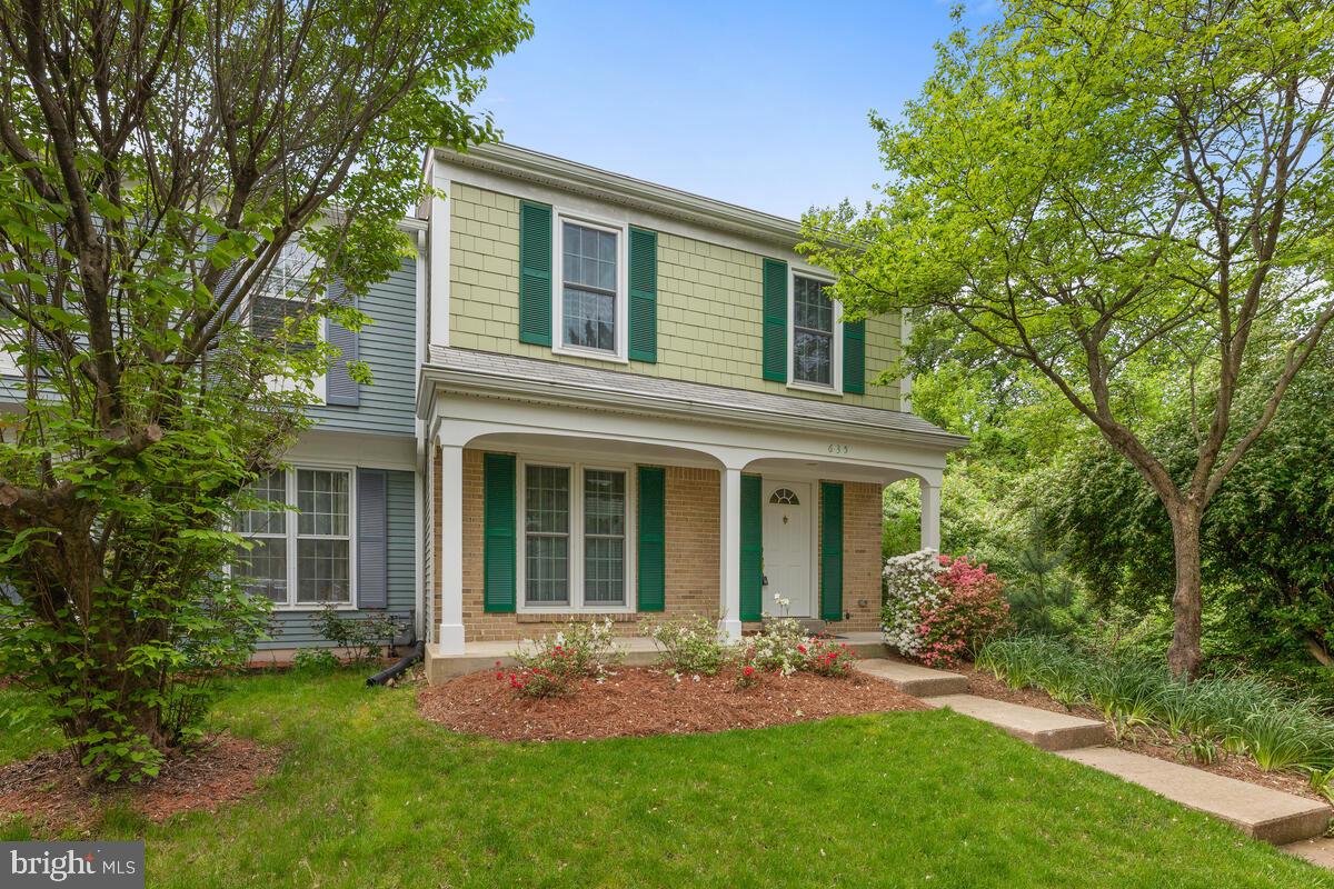 DUMONT OAKS - Residential