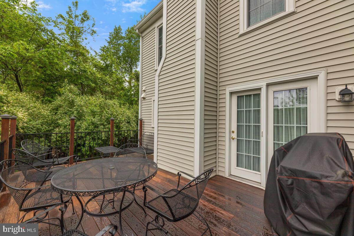 DUMONT OAKS - Residential