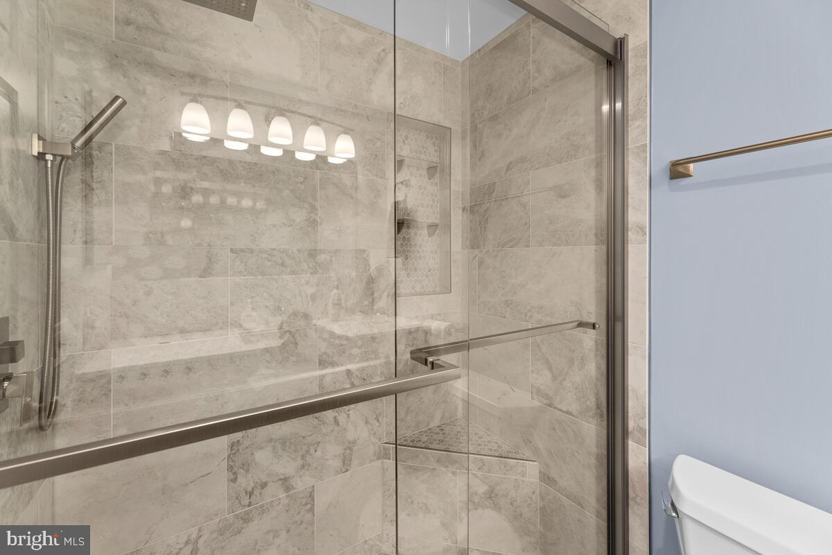 DUMONT OAKS - Residential