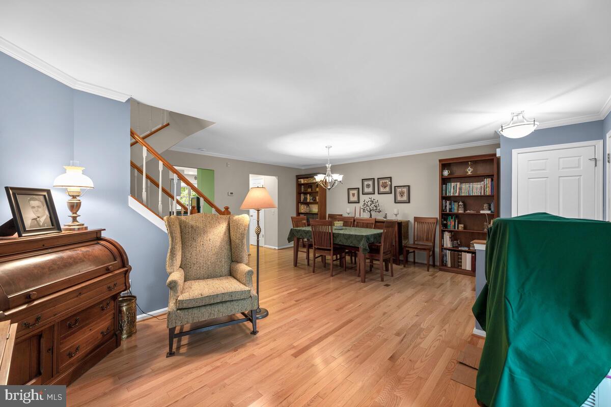 DUMONT OAKS - Residential