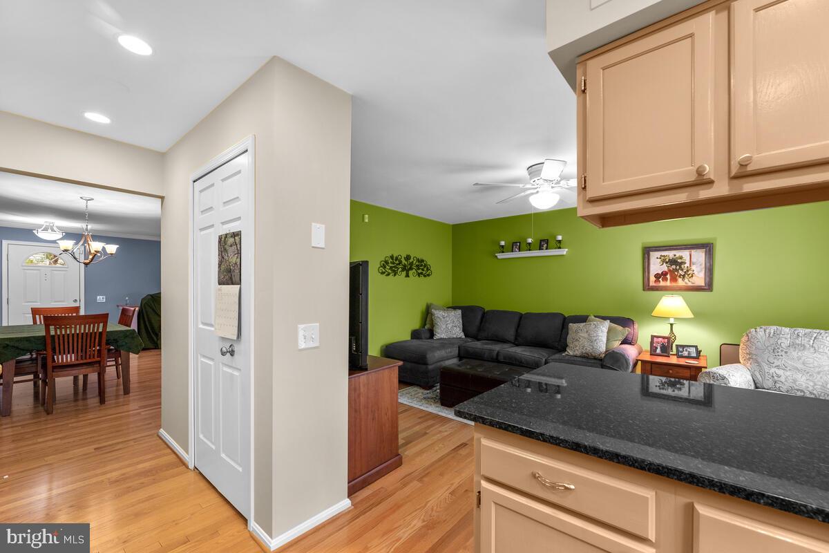 DUMONT OAKS - Residential