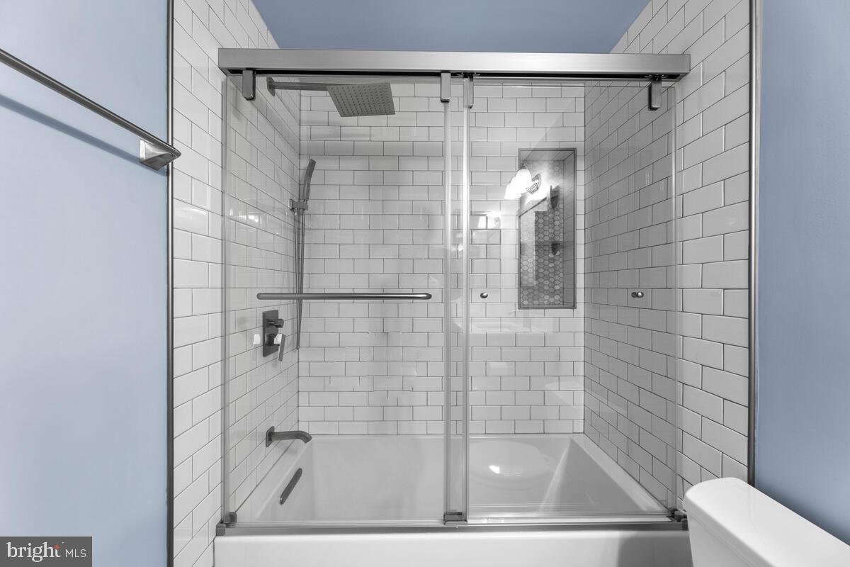 DUMONT OAKS - Residential