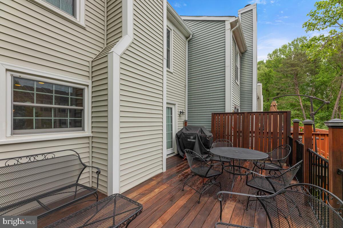 DUMONT OAKS - Residential