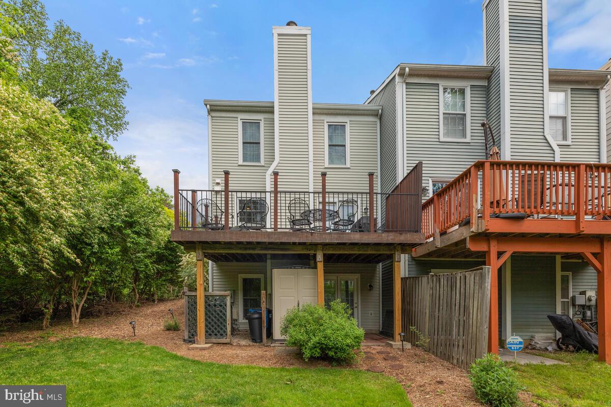 DUMONT OAKS - Residential