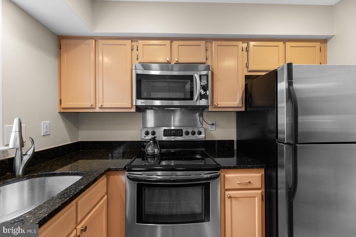 DUMONT OAKS - Residential