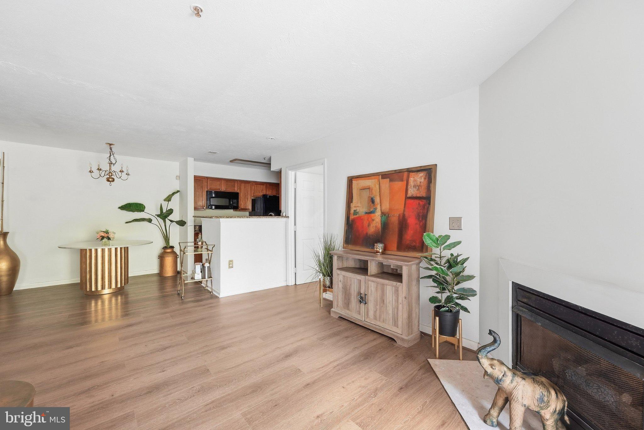 8931 TOWN CIRCLE 6-102