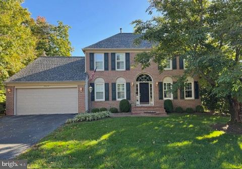Photo of 8605 Eagle Glen Terrace, FAIRFAX STATION, VA 22039 (MLS # VAFX2274730)