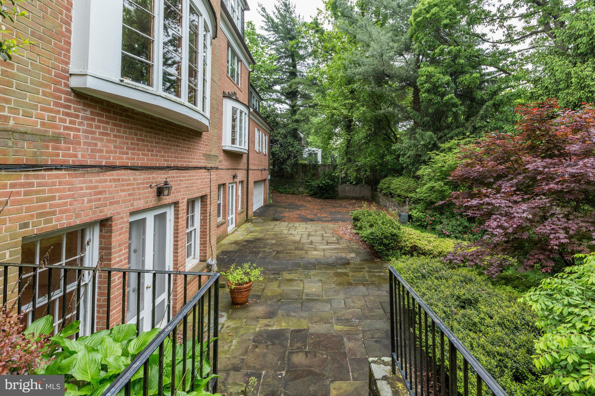SPRING VALLEY - Residential