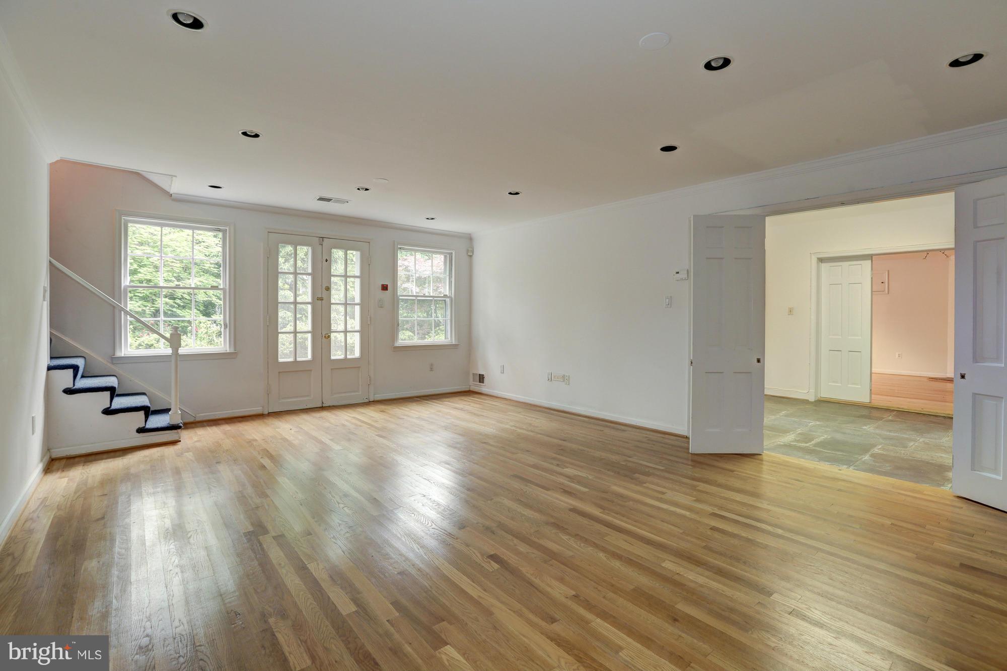 SPRING VALLEY - Residential
