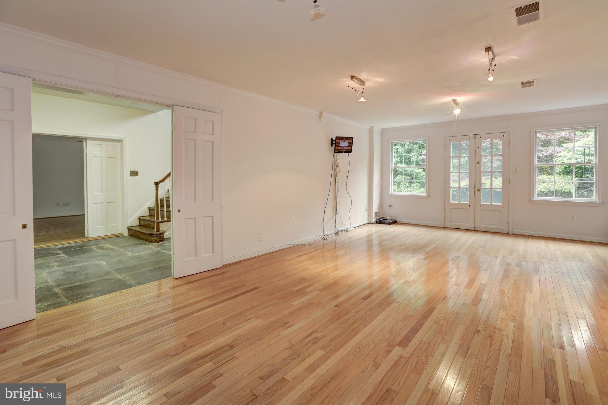 SPRING VALLEY - Residential