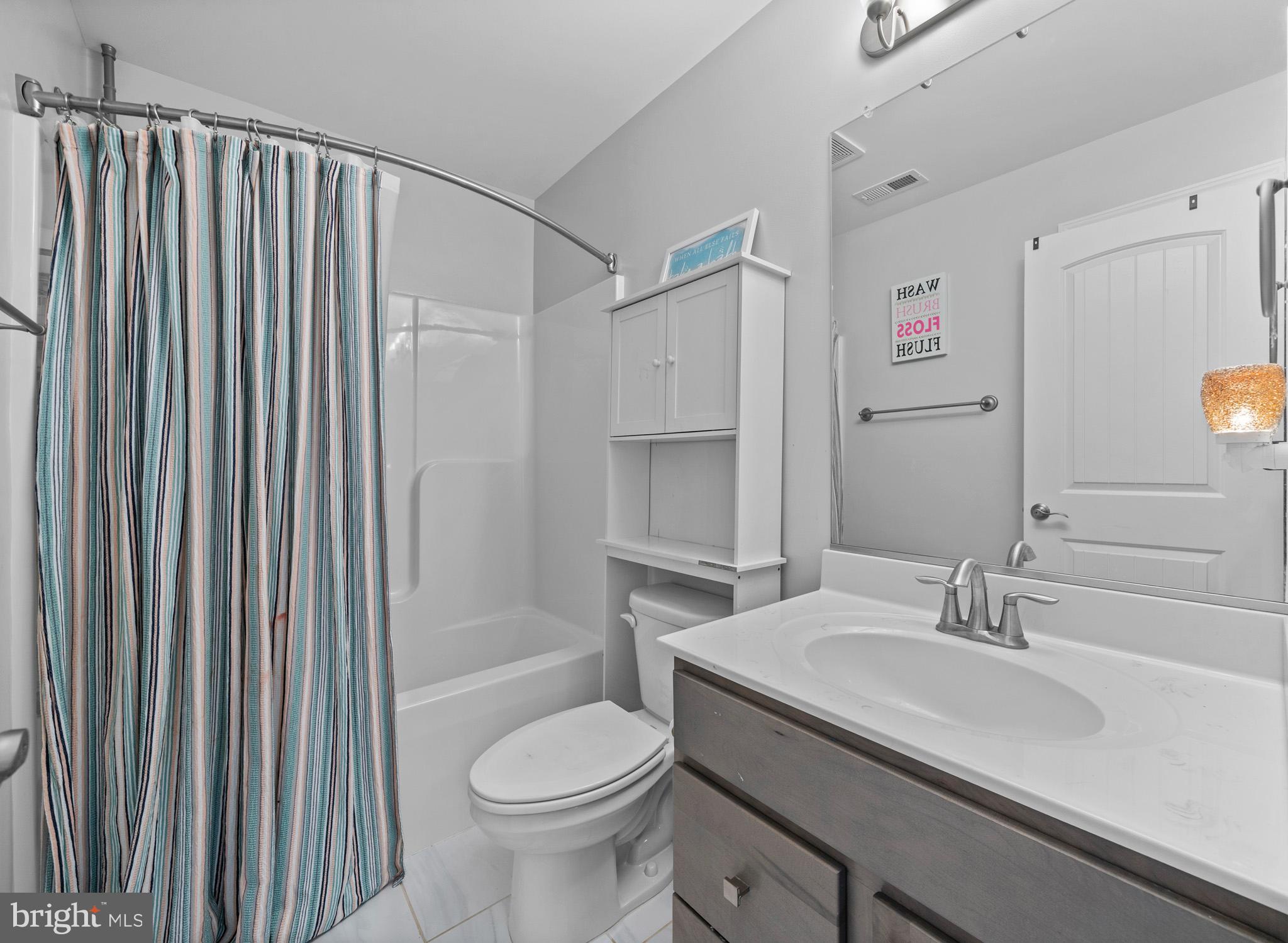 OAKLAND HALL - Residential