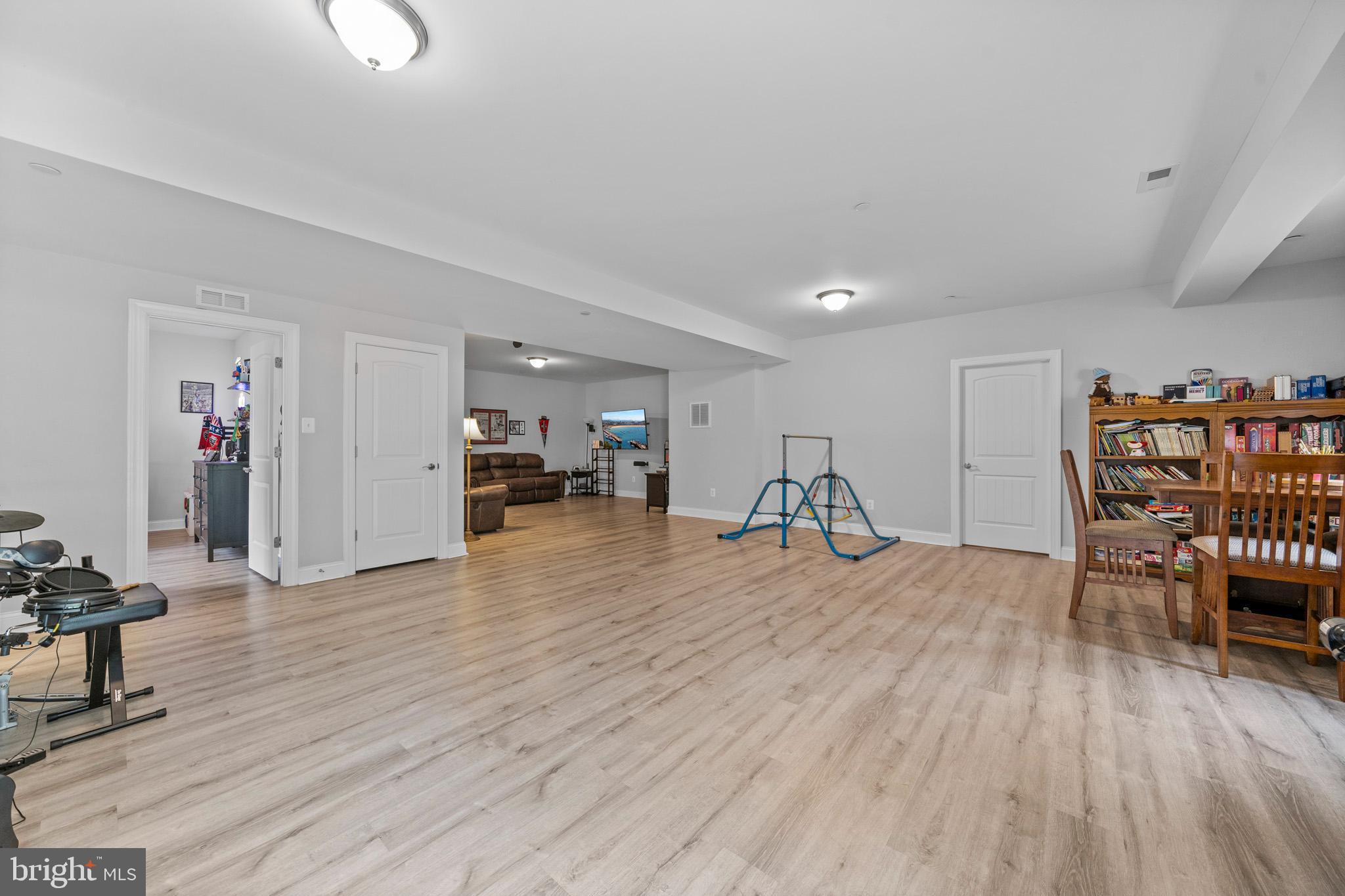 OAKLAND HALL - Residential