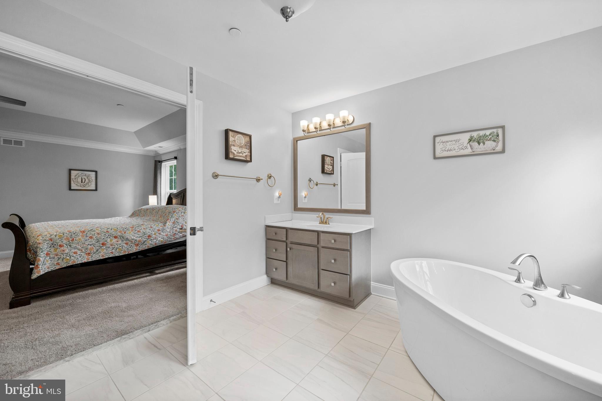 OAKLAND HALL - Residential