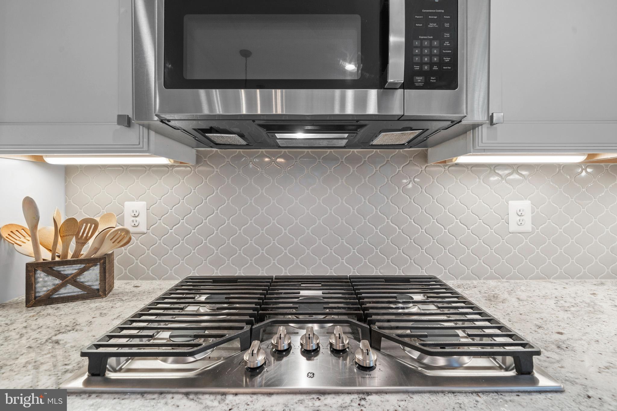 OAKLAND HALL - Residential