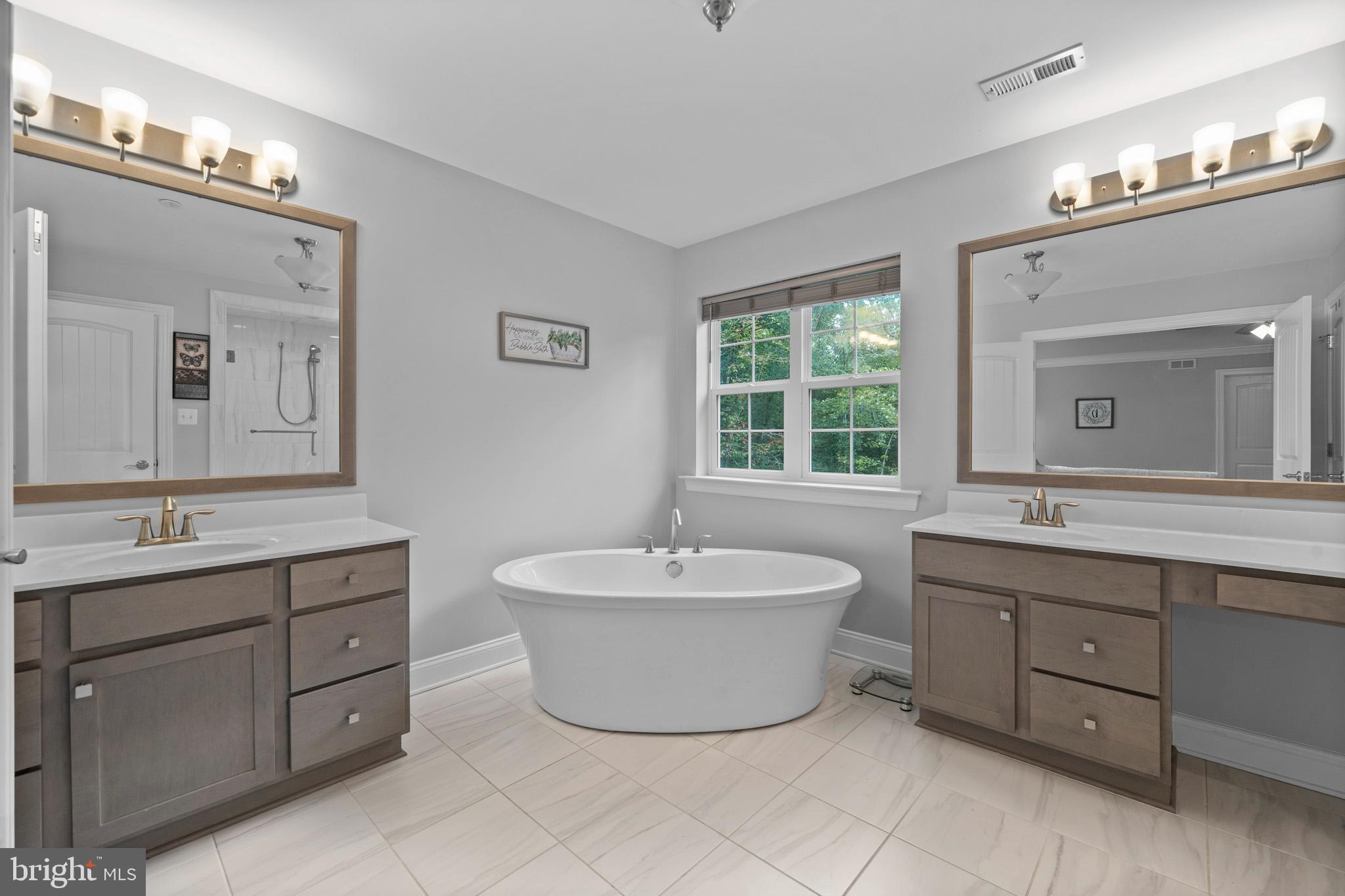 OAKLAND HALL - Residential