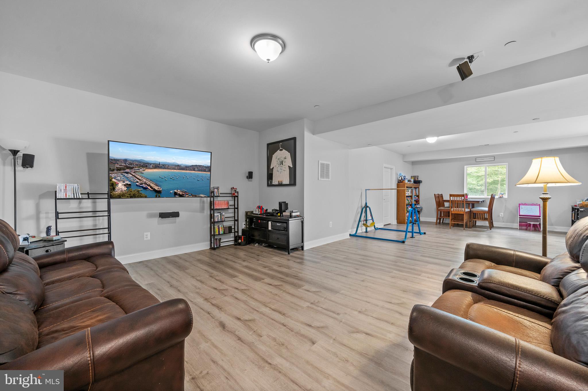 OAKLAND HALL - Residential