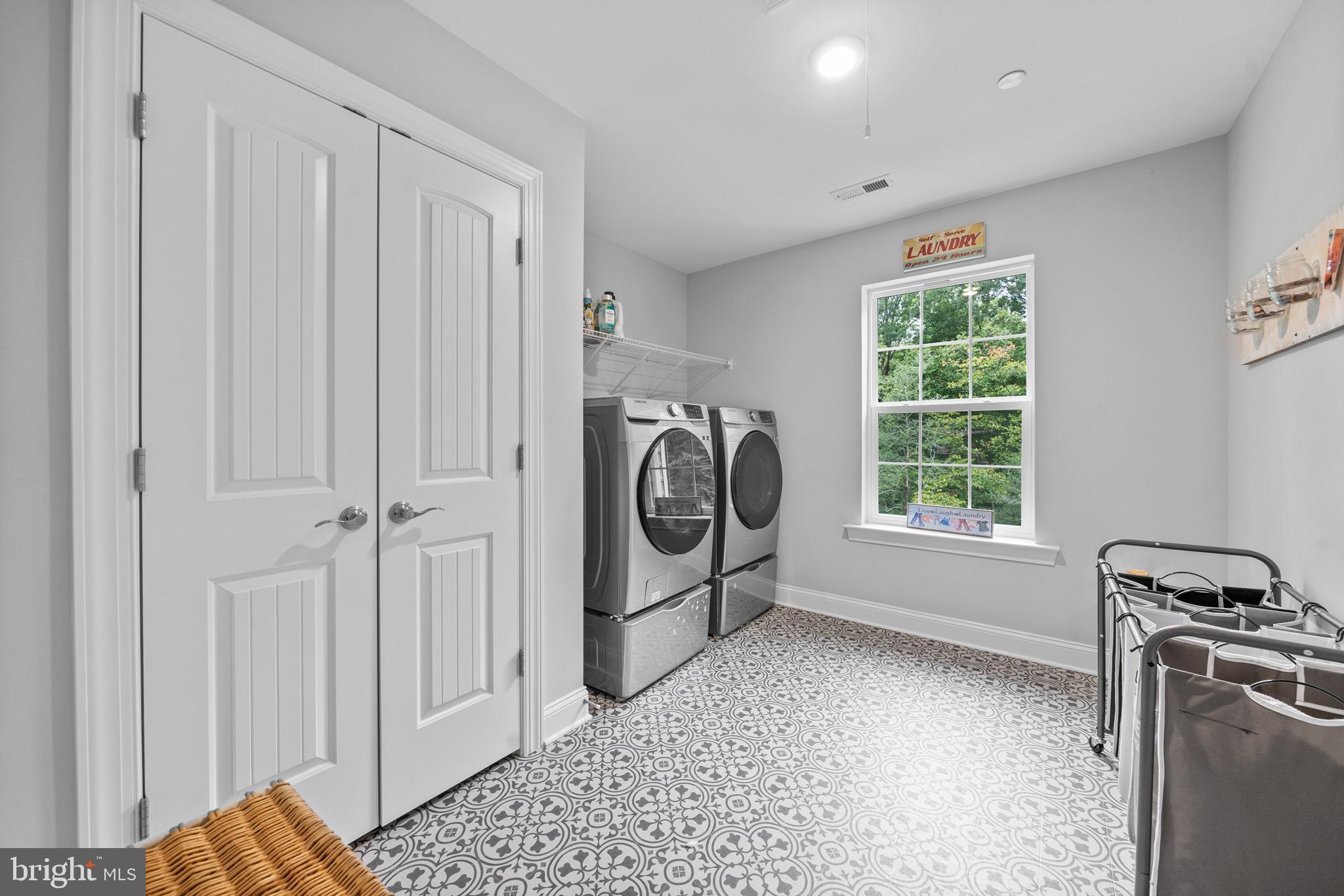 OAKLAND HALL - Residential