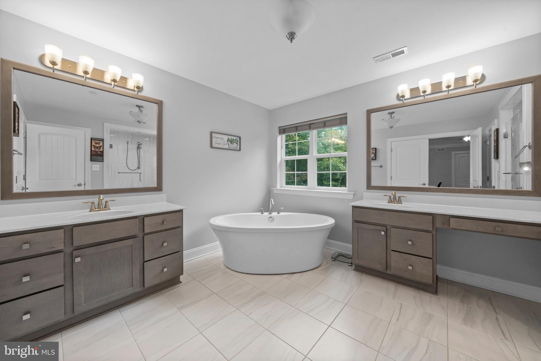 OAKLAND HALL - Residential