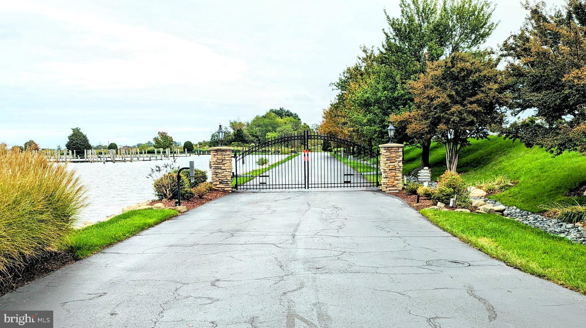 NARROWS POINTE - Residential