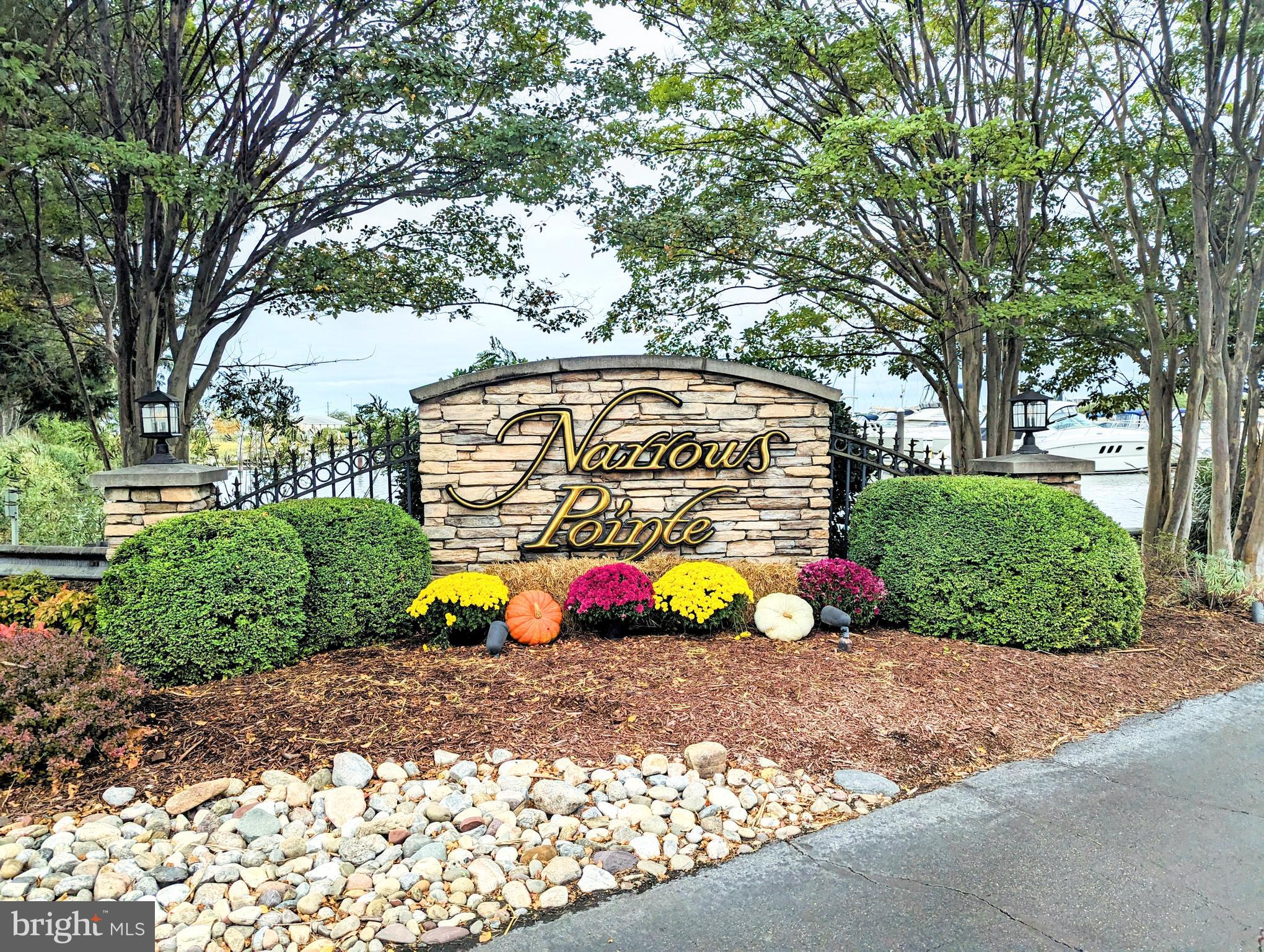 NARROWS POINTE - Residential